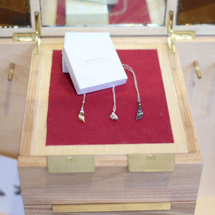 Sam Alton Full Portfolio Curved Veneer Jewellery Box Interior